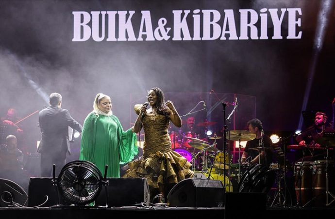 Sahnede doyumsuz gece: Buika ve Kibariye birlikte konser verdi