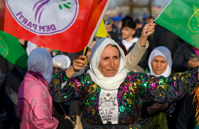 Öcalan’ın çağrı: Diyarbakır’da sevinen de var, temkinli bekleyen de