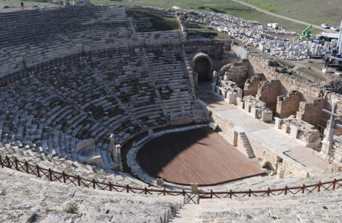 1500 yıl sonra yeniden açılan sahne