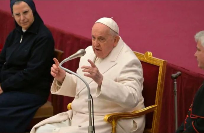 Vatikan: Papa geceyi sakin geçirdi ve başka bir kriz yaşamadı