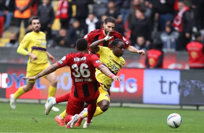 Selçuk İnan ile Arda Turan maç yaptı, Selçuk kazandı