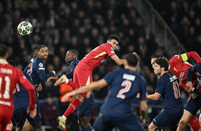 Şampiyonlar Ligi’nde nefes kesen gece: Barcelona 10 kişiyle, Liverpool tek şutla kazandı!