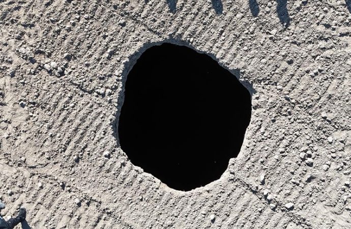 Karaman’da 10 metre çapında obruk
