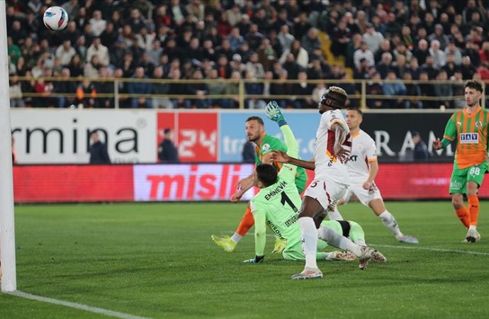 Galatasaray geriden geldi, Osimhen’le ‘100’ünü güldürdü