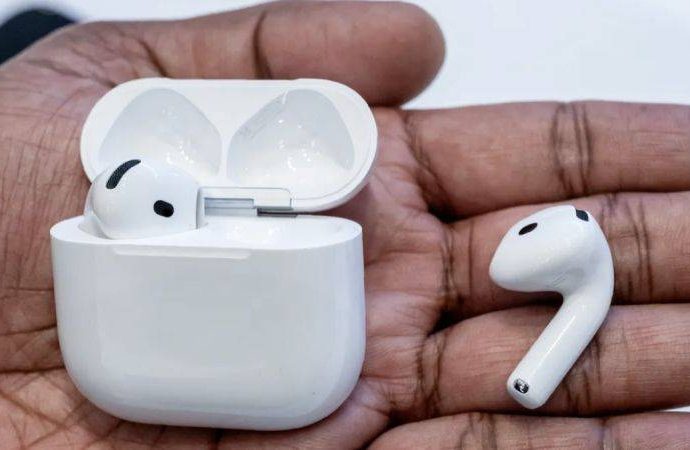 Apple, AirPods’a canlı çeviri özelliği ekleyecek