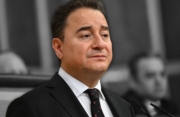 Ali Babacan: Barış, savaştan iyidir, ya helalleşeceğiz ya ayrışmaya devam edeceğiz