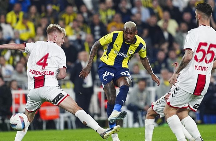 Fenerbahçe’nin hızını Samsun kesti; liderle puan farkı yeniden 9’a çıktı