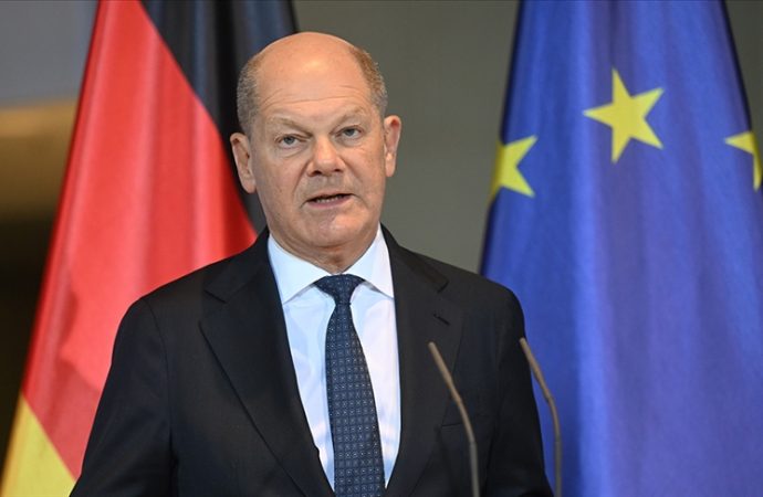 Almanya Başbakanı Scholz:Ukrayna’nın güçlü bir ordusu olmalı