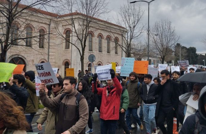 İmamoğlu protestoları ikinci gününde: Üniversite öğrencileri ayakta