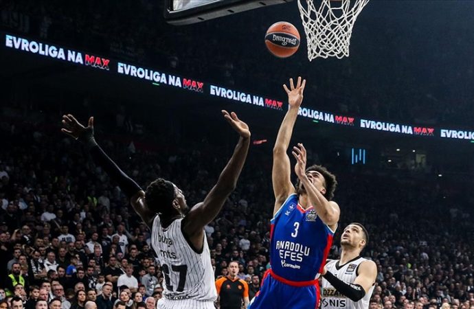 Anadolu Efes, Partizan’ı ezdi geçti