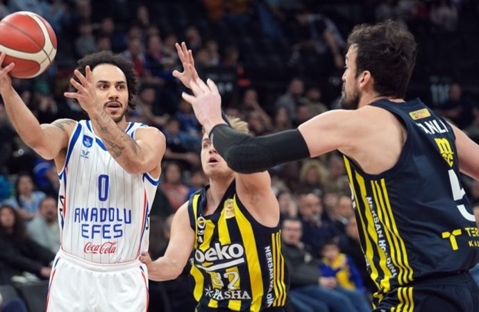 Fenerbahçe Beko, nefes kesen maçta Anadolu Efes’i devirdi!