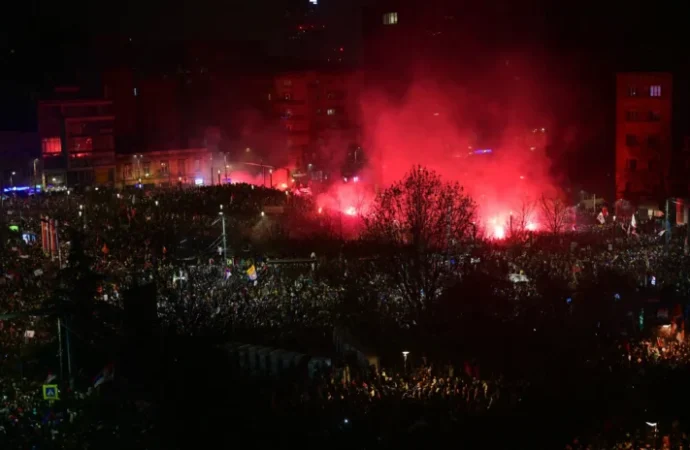 Sırbistan’da 100 bin kişilik dev protesto