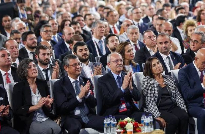 Kılıçdaroğlu üç gün kala aday olmadığını açıkladı