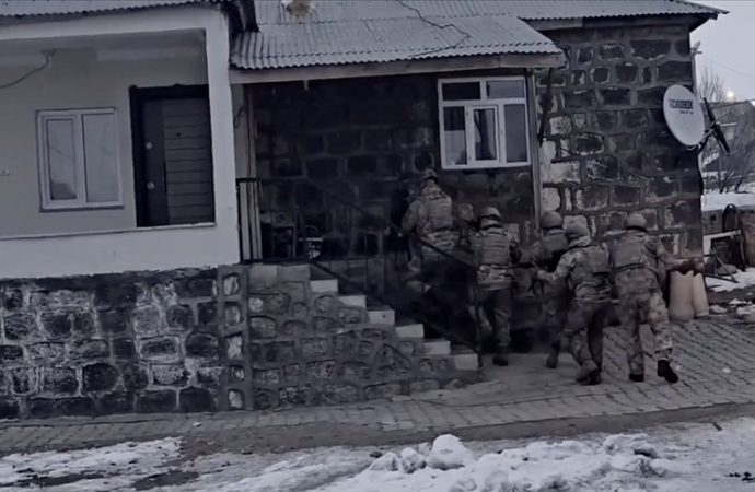 27 ildeki FETÖ operasyonlarında 48 kişi tutuklandı