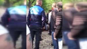 Eyüpsultan’da kaza: Freni arızalanan motosiklet yayaların arasına daldı