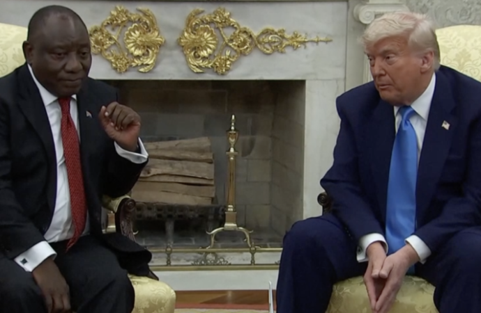 Trump Beyaz Saray’da Güney Afrika liderine pusu kurmuş