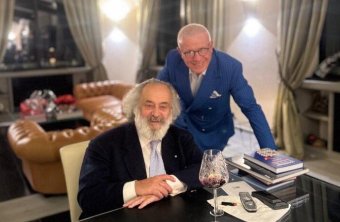 Stefano Ricci: Erkekte kravat ve takım elbise geri döndü