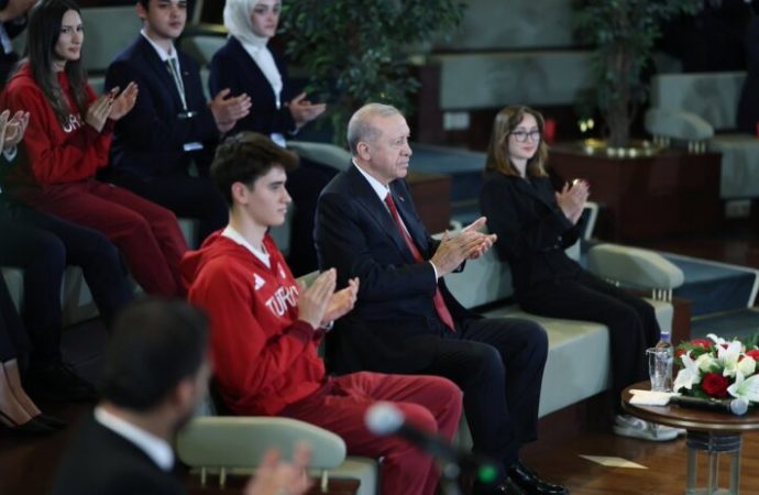 Biri keşke Cumhurbaşkanına yapay zekanın ne olmadığını anlatsaydı