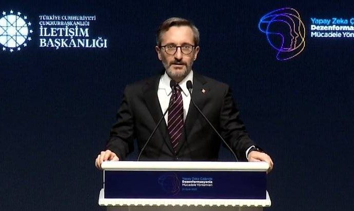 Özgür Özel, ‘İletişim Başkanlığı milletvekillerine konuşma notu yolluyor’ dedi, Fahrettin Altun ‘Hayır yollamıyoruz’ demedi