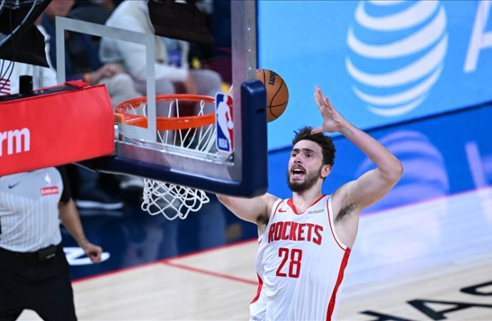 Alperen Şengün Warriors’a karşı ‘triple-double’ın kıyısından döndü