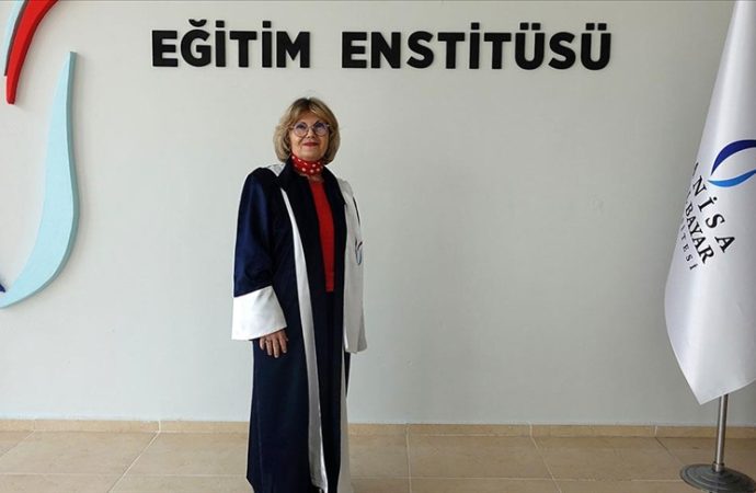 40 yıl sonra üniversiteye döndü, 72 yaşında kimya doktoru oldu