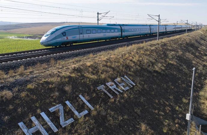 Hızlı tren hattında elektrik arızası: Seferler bir süre yapılamadı