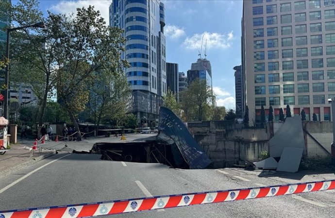 İnşaat Sarıyer’de yolu çökertti