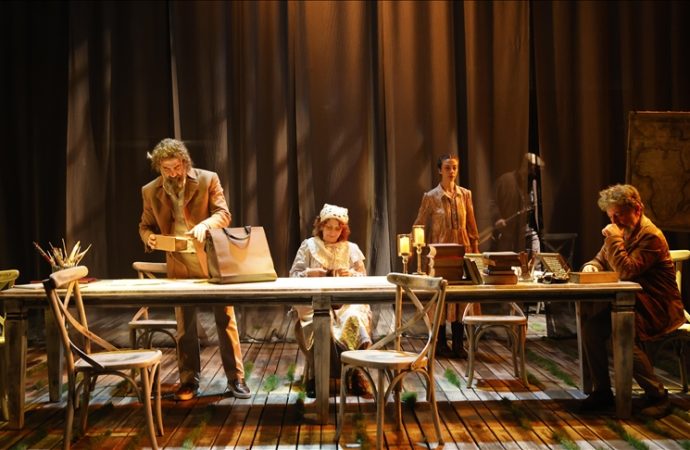 İstanbul Devlet Tiyatrosu “Vanya Dayı” prömiyerini Üsküdar’da yaptı