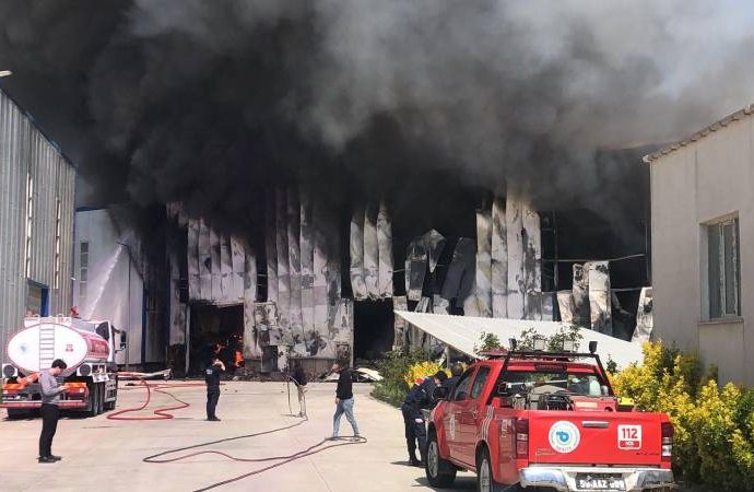 Tekirdağ’da fabrika yangını: Alevler parfüm üretim tesisine sıçradı