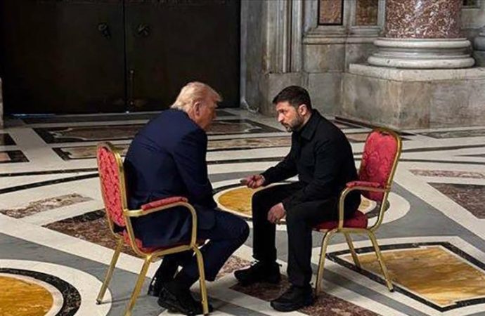 Zelenski: Trump ile en iyi görüşmeyi Vatikan’da yaptık