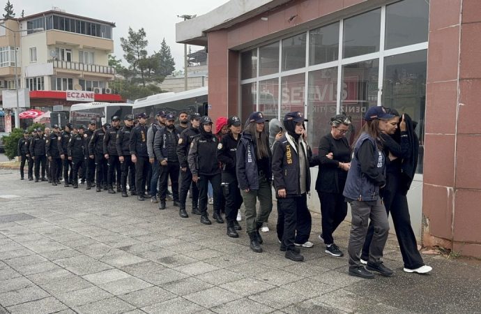 Askerim dedi, 82 yaşındaki yalnız kadının altınlarını çaldı