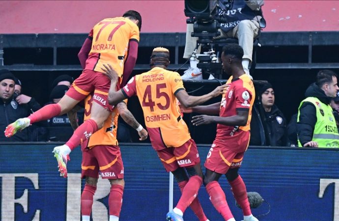 6 maçtır kazanan Galatasaray Sivas’ı da güle oynaya geçti