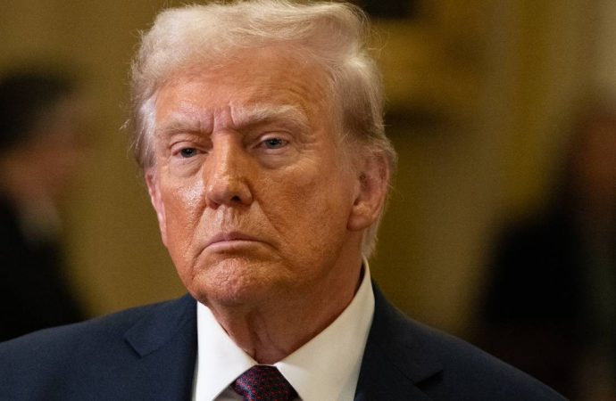 Trump Amerikan Anayasasına uysun mu uymasın mı bilemiyor