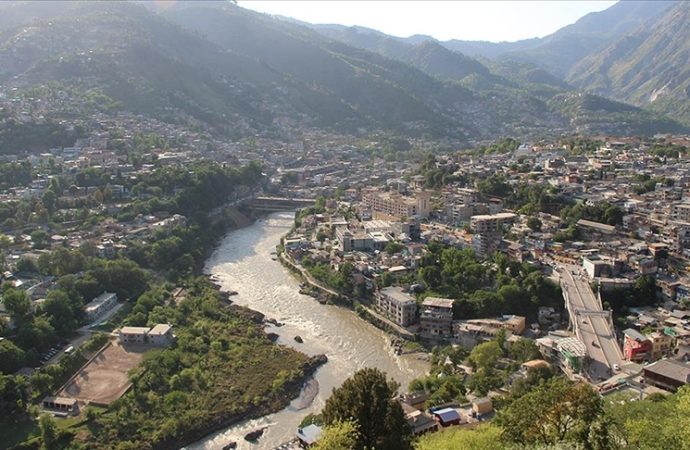 Hint basını: Hindistan Chenab Nehri’nden Pakistan’a suyu kesti