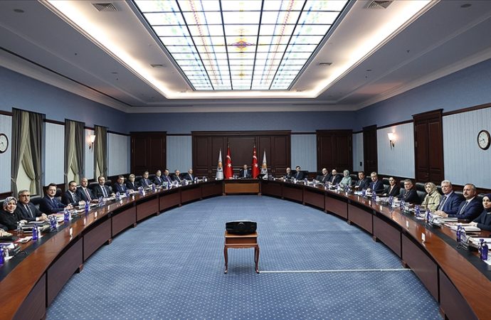 AK Parti sözcüsü: PKK’nın birkaç gün içinde silah bırakmasını bekliyoruz