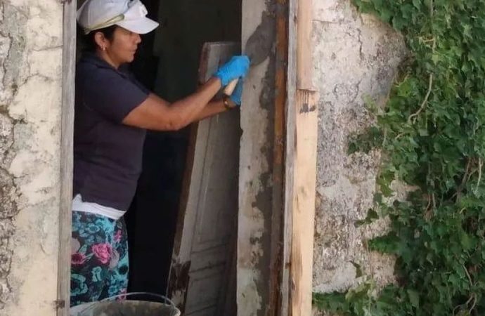 Sicilya’da 250 lira verip altı ev aldı: Şaka değil, tapular elinde