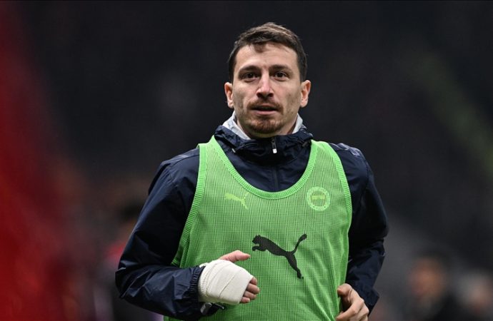 Fenerbahçeli futbolcu Mert Hakan Yandaş ameliyat edildi