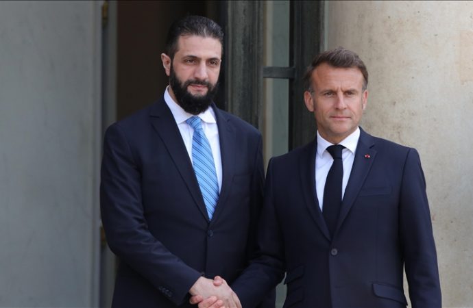 Macron Şara ile görüştü, yaptırımları kademeli kaldırma sözü verdi
