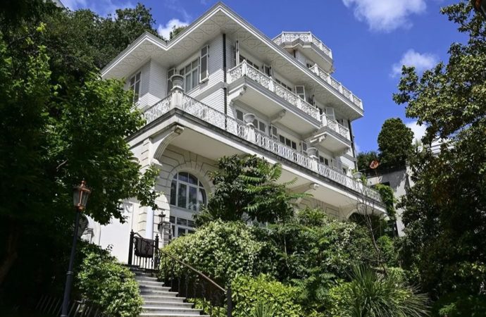 Bebek’teki köşk yine elde kaldı