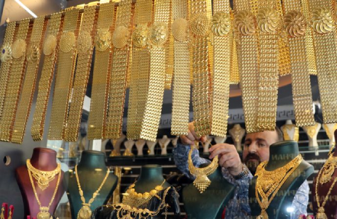 Altın fiyatı artınca: Aşiret düğününde bile imitasyon takıya geçildi