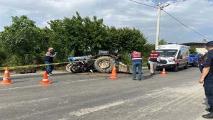 Traktörle motosiklet çarpıştı, ikisi üniversite öğrencisi üç kişi öldü
