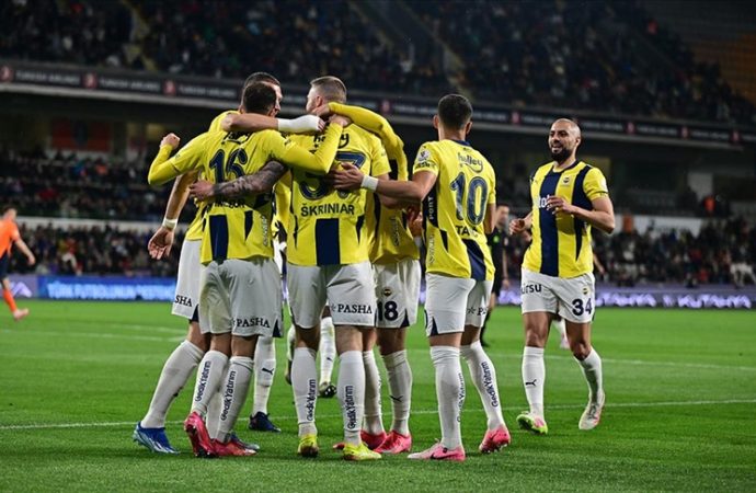 Fenerbahçe, Başakşehir’i 4 golle geçti, yine hakem kavgası çıktı