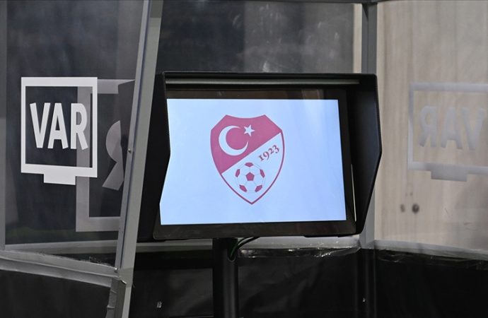 VAR’a Türk hakemler geri dönüyor