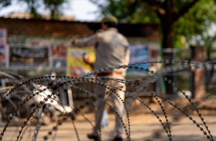Pakistan ve Hindistan füzelerle çatıştı