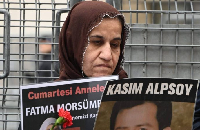 Cumartesi Anneleri 1050. haftada: Bu kez 31 yıl önce gözaltında kaybedilen Halil ve Kasım Alpsoy için adalet istendi