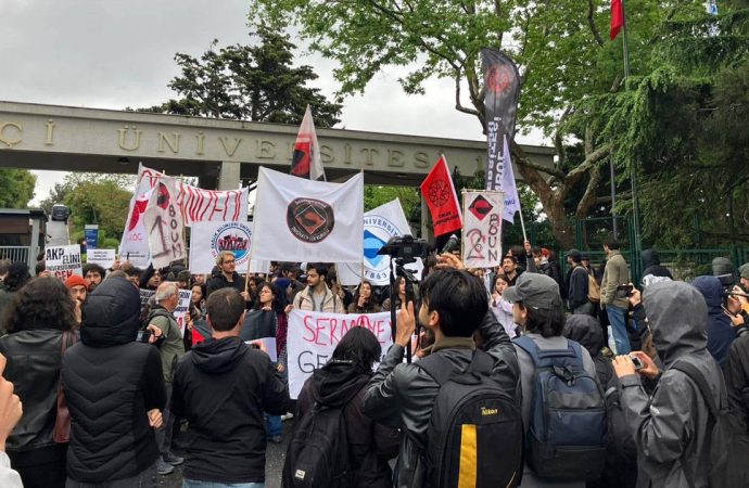 Boğaziçi öğrencileri tepki gösterdi, Şimşek Finans Zirvesi programından çıkarıldı