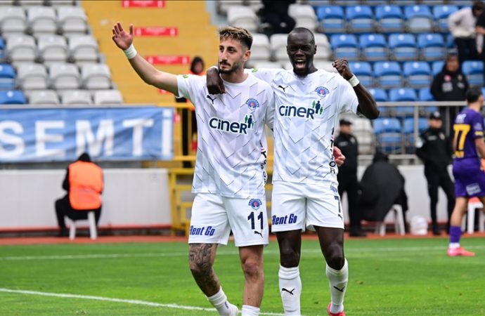 Kasımpaşa, Eyüpspor deplasmanında 3 puanı 3 golle aldı