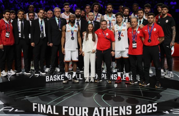 Galatasaray Şampiyonlar Ligi’ni finalde kaybetti