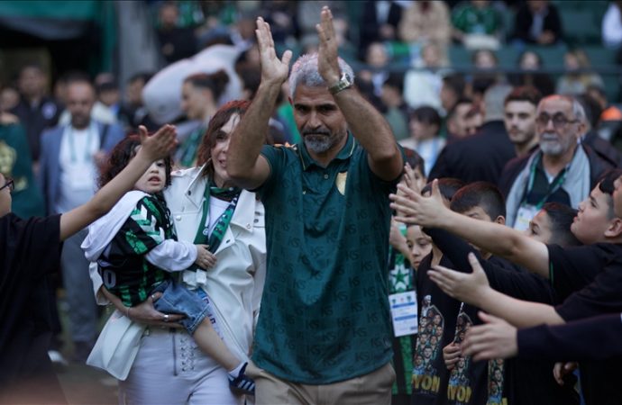 Kocaelispor’u şampiyon yapan İsmet Taşdemir ayrıldı