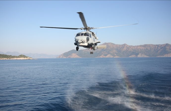 Deniz Kuvvetleri helikopteri Antalya açıklarında acil iniş yaptı